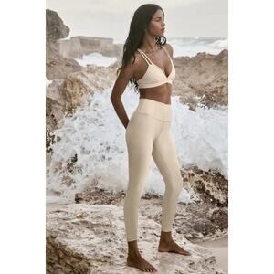 LIKE NEW Alo Yoga 7/8 High Waist Airlift Legging in Macadamia